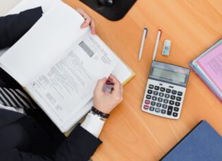 Digitalizací bankovních služeb šetříme papír, plasty, i peníze
