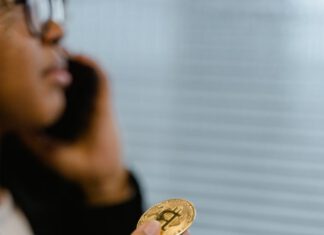 Bitcoin poprvé od osmého března sestoupil pod hranici 50 000 dolarů