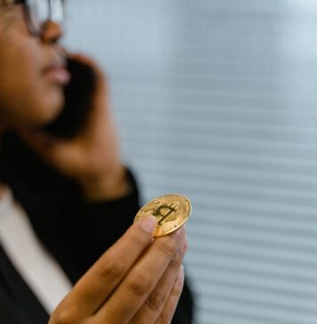 Bitcoin poprvé od osmého března sestoupil pod hranici 50 000 dolarů