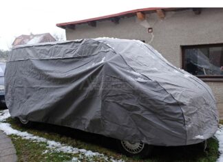 Krycí plachty na auto pomáhají udržet vůz v kondici i usnadňují život v zimě